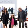 Salma Hayek, Francois-Henri Pinault et leur fille Valentina à la plage du Majestic à Cannes le 17 mai 2014