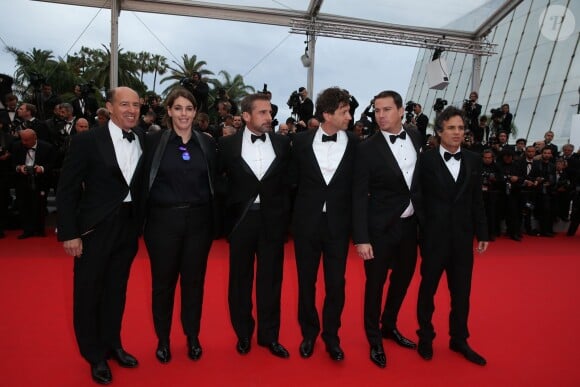Jon Kilik, Megan Ellison, Steve Carell, Bennett Miller, Channing Tatum et Mark Ruffalo à la montée des marches de Foxcatcher à l'occasion du 67e Festival de Cannes, le 19 mai 2014.