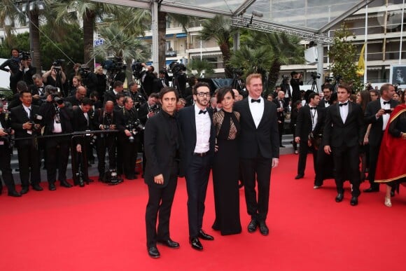 Gaël Garcia Bernal, Pablo Fendrik, Alice Braga et Claudio Tolcachir à la montée des marches de Foxcatcher à l'occasion du 67e Festival de Cannes, le 19 mai 2014.