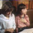  Reportage dans le cadre de L'Invit&eacute; du jeudi sur Antenne 2 en 1979, o&ugrave; l'on voit Serge Gainsbourg avec les deux soeurs Charlotte Gainsbourg et Kate Barry 