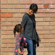  Exclusif - Halle Berry et sa fille Nahla sont all&eacute;es d&eacute;jeuner avec des amies &agrave; Los Angeles le 22 mars 2014 