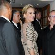 Sharon Stone quitte le restaurant Tetou à l'issue du dîner organisé par Vanity Fair. Golfe-Juan, le 20 mai 2014.