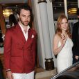 Gian Luca Passi et Jessica Chastain quittent le restaurant Tetou à l'issue du dîner organisé par Vanity Fair. Golfe-Juan, le 20 mai 2014.