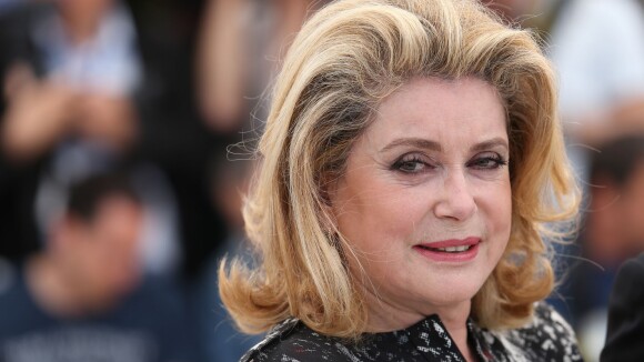 Cannes 2014: Catherine Deneuve, icône resplendissante au bras de Guillaume Canet