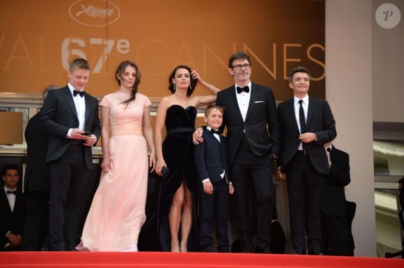 Le réalisateur Michel Hazanavicius, Bérénice Bejo, Abdul-Khalim Mamatsuiev, Maxim Emelianov, Zukhra Duishvili - Montée des marches du film "The Search" lors du 67e Festival du film de Cannes le 21 mai 2014