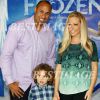 Hank Baskett, Kendra Wilkinson et leur fils Hank Baskett IV à Hollywood, le 19 novembre 2013. 