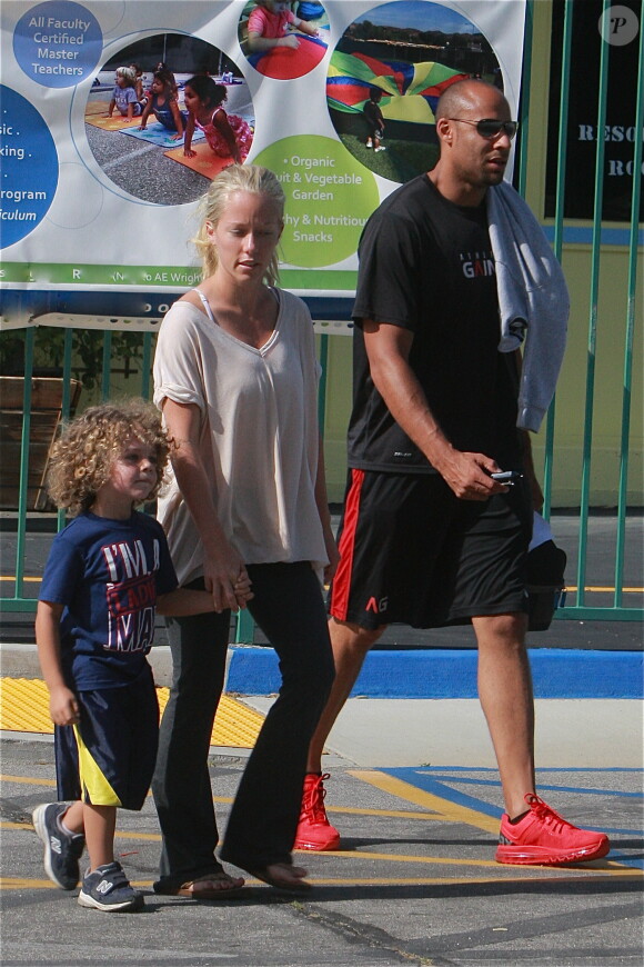 Exclusif - Kendra Wilkinson avec son mari Hank Baskett et leur fils à Los Angeles, le 23 avril 2013. 