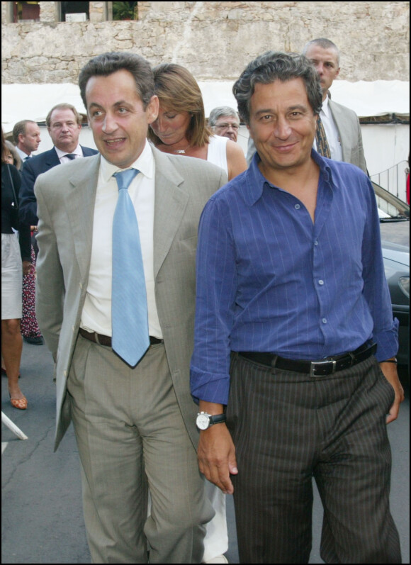 Nicolas Sarkozy et Christian Clavier en Corse le 12 septembre 2004. 