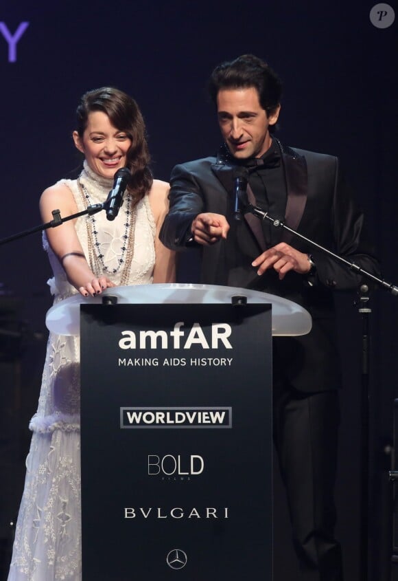 Marion Cotillard et Adrien Brody - 21e Gala de l'amfAR au Cap d'Antibes le 22 mai 2014