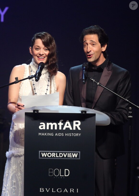 Marion Cotillard et Adrien Brody - 21e Gala de l'amfAR au Cap d'Antibes le 22 mai 2014