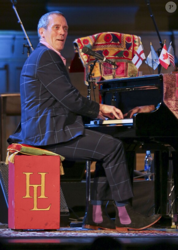 Hugh Laurie et le groupe The Copper Bottom en concert au Orpheum Annex Theatre à Vancouver, le 20 mai 2014.