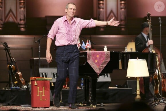 Hugh Laurie et le groupe The Copper Bottom en concert au Orpheum Annex Theatre à Vancouver, le 20 mai 2014.