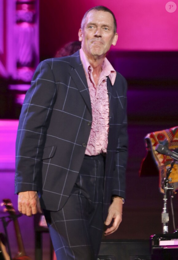 Hugh Laurie et le groupe The Copper Bottom en concert au Orpheum Annex Theatre à Vancouver, le 20 mai 2014.