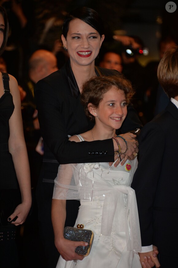 Asia Argento, Giulia Salerno à la montée des marches pour le film "Mommy" lors du 67e Festival de Cannes, le 22 mai 2014.