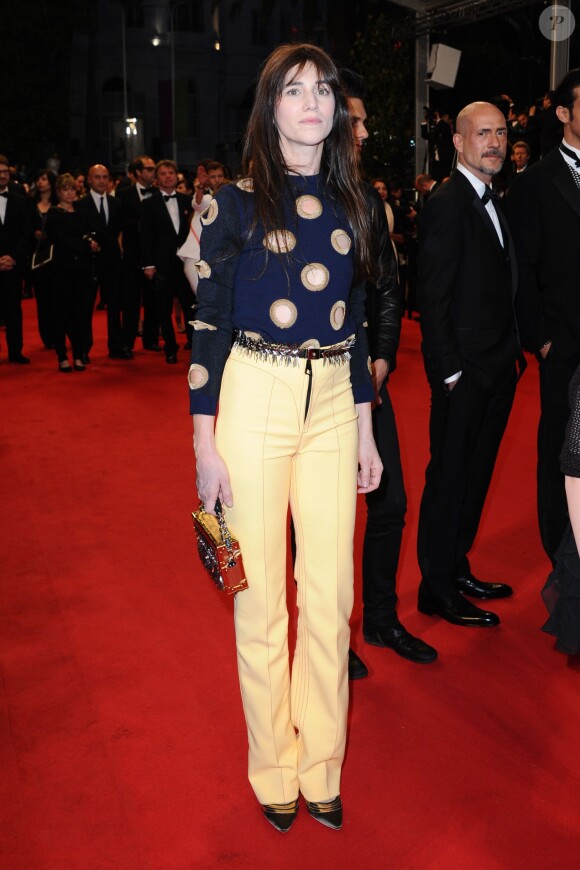 Charlotte Gainsbourg à la montée des marches pour le film "Mommy" lors du 67e Festival de Cannes, le 22 mai 2014.
