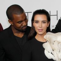 Kim Kardashian et sa poitrine : Les 8 moments où Kanye a eu les yeux baladeurs...