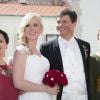 Ivica Kostelic et Elin Arnarsdottir couple heureux après leur mariage en la petite église Saint-Marc de Zagreb en Croatie, le 24 mai 2014