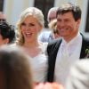 Ivica Kostelic et Elin Arnarsdottir, heureux après leur mariage le 24 mai 2014 à la sortie de la petite église Saint-Marc de Zagreb en Croatie