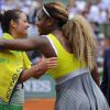 Serena Williams et Alizé Lim lors de la première journée des internationaux de France à Roland-Garros, le 25 mai 2014