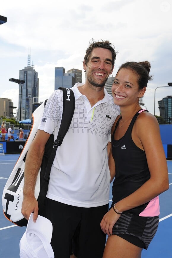 Jérémy Chardy et sa belle Alizé Lim lors de l'Open d'Australie au Melbourne Park de Melbourne, le 15 janvier 2014