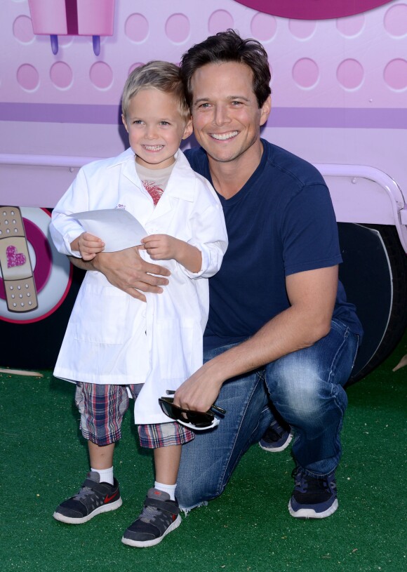 Scott Wolf et son fils Jackson Wolf à Los Angeles, le 26 septembre 2013.