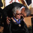  Maya Angelou re&ccedil;oit la Medal of Freedom (plus haute distinction am&eacute;ricaine) &agrave; Washington, le 15 f&eacute;vrier 2011. 