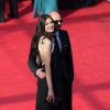 Helena Noguerra et son compagnon Fabrice Du Welz - Montée des marches du film "Sils Maria" lors du 67e Festival du film de Cannes le 23 mai 2014