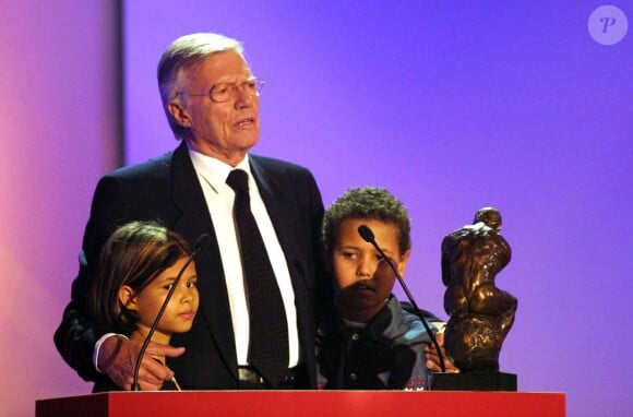 Karlheinz Böhm avec ses enfants Aida et Niki, lors de la soirée des World Awards 2002 à Hofbourg en Autriche