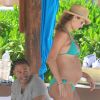 Exclusif - Stacy Keibler enceinte et son mari Jared Pobre se relaxent sur une plage à Cancun au Mexique, le 26 mai 2014.
