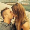 Benjamin des "Anges de la télé-réalité 6" et sa nouvelle girlfriend Sarah filent le parfait amour. Photos prises sur le Twitter du jeune homme, 2014.