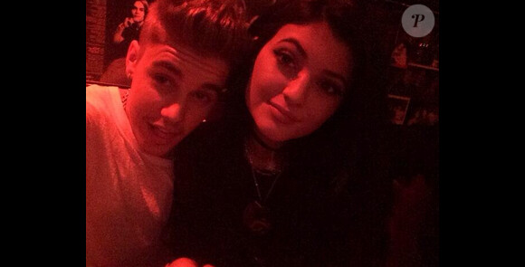 Justin Bieber et Kylie Jenner lors d'une virée restaurant le 27 mai 2014 à Los Angeles.