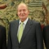 Pour sa première apparition officielle depuis l'annonce de son abdication, le roi Juan Carlos d'Espagne a reçu en audience le président directeur général de la chambre de commerce des Etats-Unis Thomas J. Donohue au palais de la Zarzuela à Madrid, le 2 juin 2014.