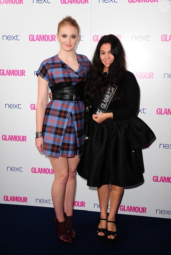 L'actrice Sophie Turner et la créatrice Simone Rocha lors des Glamour Women Of The Year Awards 2014, au Berkeley Square Gardens. Londres, le 3 juin 2014.