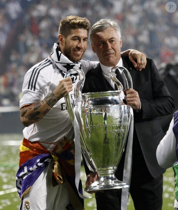 Sergio Ramos et Carlo Ancelotti après la victoire en Ligue des Champions à Madrid en Espagne le 25 mai 2014.