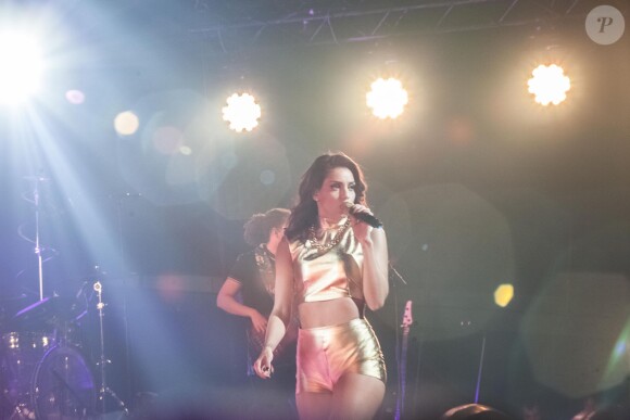La chanteuse Tal en concert au Palais des Sports à Paris, le 28 mars 2014.