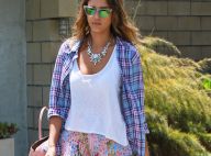 Jessica Alba : Divine dans un look rétro pour une journée en solo