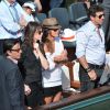 Charlotte Gainsbourg et Yvan Attal, Patrick Bruel et sa compagne Caroline aux Internationaux de France de tennis de Roland Garros à Paris, le 6 juin 2014