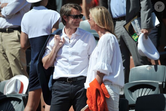 François Baroin et sa compagne Michèle Laroque aux Internationaux de France de tennis de Roland Garros à Paris, le 6 juin 2014