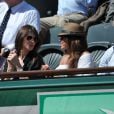Charlotte Gainsbourg et Yvan Attal, Patrick Bruel et sa compagne Caroline aux Internationaux de France de tennis de Roland Garros à Paris, le 6 juin 2014