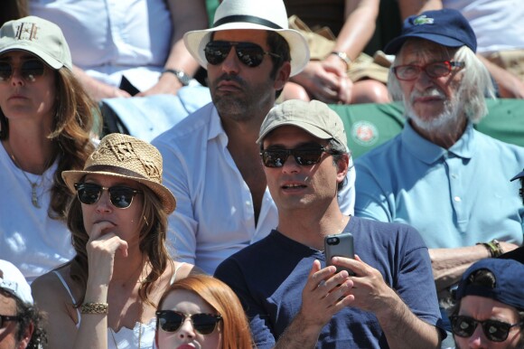 Ary Abittan, Pierre Richard, Laura Smet et son nouveau compagnon aux Internationaux de France de tennis de Roland Garros à Paris, le 6 juin 2014