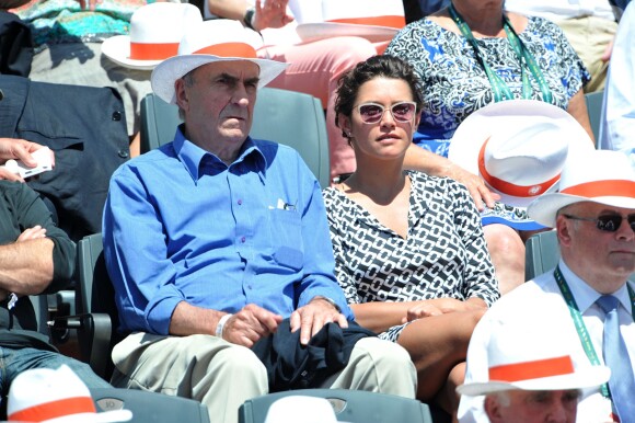 Emma de Caunes et son grand-père Marcel aux Internationaux de France de tennis de Roland Garros à Paris, le 6 juin 2014