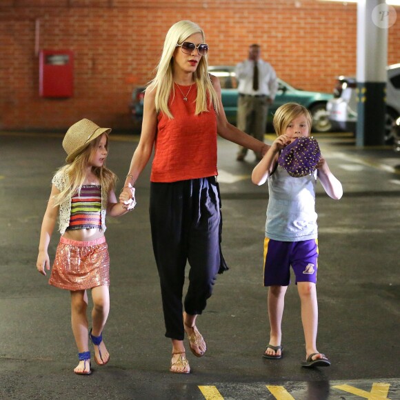 Tori Spelling et ses enfants à Beverly Hills le 30 mai 2014.