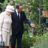 La reine Elisabeth II d'Angleterre, François Hollande à l'occasion d'une visite du marché aux fleurs - qui porte le nom Elizabeth II - à Paris le 7 juin 2014.