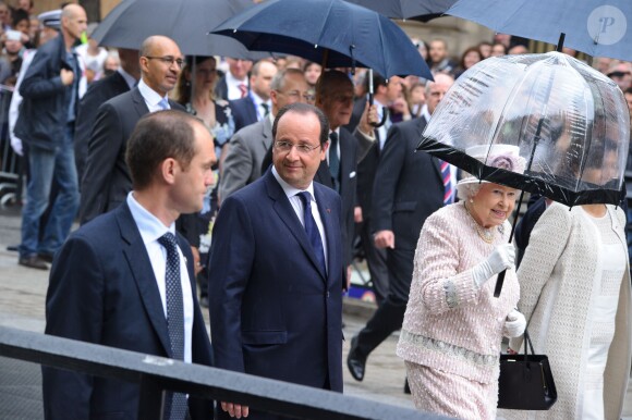 La reine Elizabeth II d'Angleterre, François Hollande à la mairie de Paris le 7 juin 2014.