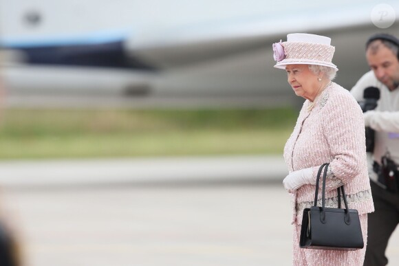 La reine Elizabeth II d'Angleterre quitte la France, Villacoublay le 7 juin 2014.