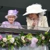 Elizabeth II et la princesse Michael de Kent au Derby Day, Epsom Downs Racecourse, dans le Surrey, le 7 juin 2014.