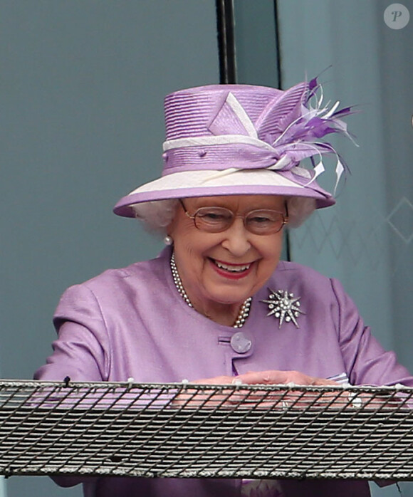Elizabeth II au Derby Day, Epsom Downs Racecourse, dans le Surrey, le 7 juin 2014.