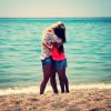 Alizée et sa fille Annily : câlin sur une plage de corse pour un moment paradisiaque