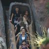 Jessica Alba a passé la journée à Disneyland Resort avec son mari Cash Warren et ses filles Honor et Haven, le 9 juin 2014 à Los Angeles. 