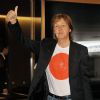 Paul McCartney arrive à Tokyo où il sera frappé par un virus, le 15 mai 2014.